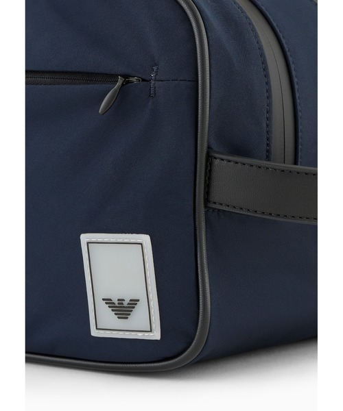 EMPORIO ARMANI(エンポリオアルマーニ)の「【エンポリオ アルマーニ】トラベルエッセンシャル ウォッシュバッグ ナイロン製(ポーチ・メンズ・ネイビー・FREE)」の4枚目の写真