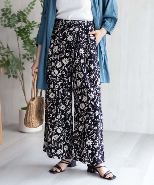 Howdy Marie（ハウディ―マリー）の「Howdy Marie インドレーヨン 総柄ワイドパンツ【接触冷感】（その他パンツ・レディース・ブラック系その他2/ブラック/ブラック系その他/オレンジ系その他/グリーン系その他/ブルー系その他・M/L）」の3枚目の写真