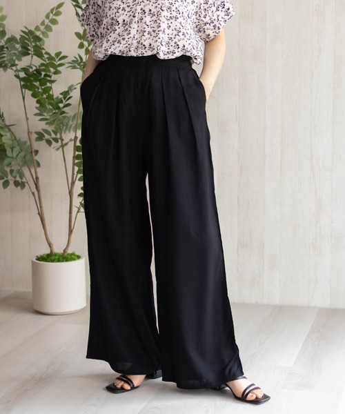 Howdy Marie（ハウディ―マリー）の「Howdy Marie インドレーヨン 総柄ワイドパンツ【接触冷感】（その他パンツ・レディース・ブラック系その他2/ブラック/ブラック系その他/オレンジ系その他/グリーン系その他/ブルー系その他・M/L）」の2枚目の写真