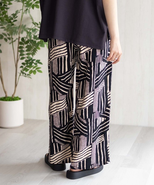 Howdy Marie（ハウディ―マリー）の「Howdy Marie インドレーヨン 総柄ワイドパンツ【接触冷感】（その他パンツ・レディース・ブラック系その他2/ブラック/ブラック系その他/オレンジ系その他/グリーン系その他/ブルー系その他・M/L）」の8枚目の写真