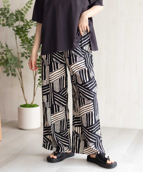 Howdy Marie（ハウディ―マリー）の「Howdy Marie インドレーヨン 総柄ワイドパンツ【接触冷感】（その他パンツ・レディース・ブラック系その他2/ブラック/ブラック系その他/オレンジ系その他/グリーン系その他/ブルー系その他・M/L）」の7枚目の写真