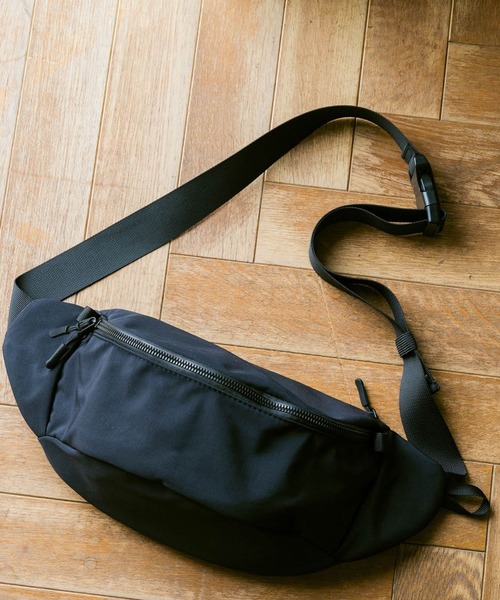 GLOBAL WORK（グローバルワーク）の「撥水スマらくボディバッグ/325975（ボディバッグ/ウエストポーチ・メンズ・ブラック/グレー・ONE SIZE）」の2枚目の写真