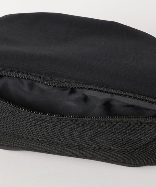 GLOBAL WORK（グローバルワーク）の「撥水スマらくボディバッグ/325975（ボディバッグ/ウエストポーチ・メンズ・ブラック/グレー・ONE SIZE）」の12枚目の写真