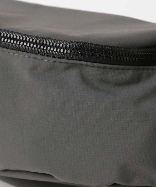 GLOBAL WORK（グローバルワーク）の「撥水スマらくボディバッグ/325975（ボディバッグ/ウエストポーチ・メンズ・ブラック/グレー・ONE SIZE）」の16枚目の写真