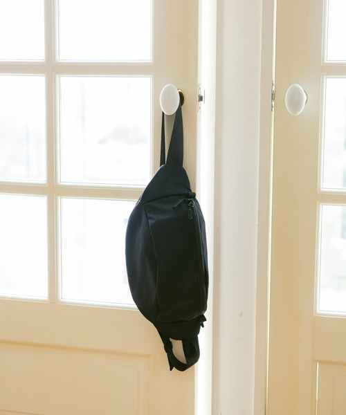 GLOBAL WORK（グローバルワーク）の「撥水スマらくボディバッグ/325975（ボディバッグ/ウエストポーチ・メンズ・ブラック/グレー・ONE SIZE）」の19枚目の写真