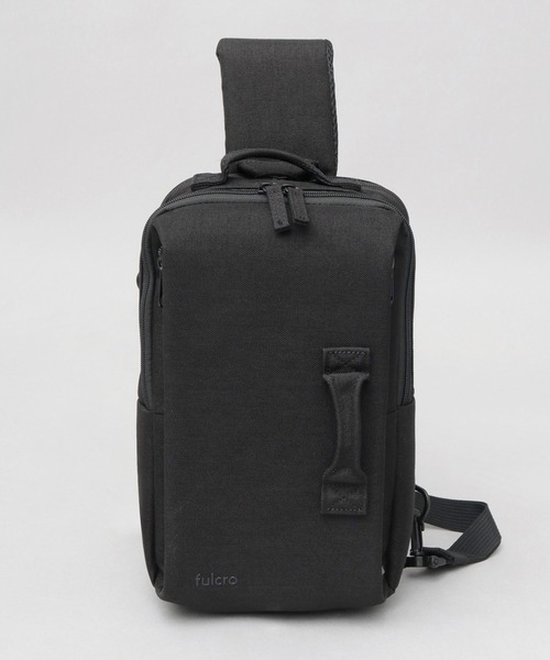fulcro(フルクロ)の「fulcro フルクロ 撥水 9ポケット クロスボディバッグ スリング A5サイズ・9.5インチタブレット収納対応 ESSENSEシリーズ(ボディバッグ/ウエストポーチ・メンズ・ブラック・FREE)」の3枚目の写真