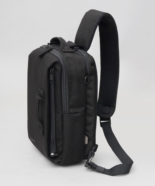 fulcro(フルクロ)の「fulcro フルクロ 撥水 9ポケット クロスボディバッグ スリング A5サイズ・9.5インチタブレット収納対応 ESSENSEシリーズ(ボディバッグ/ウエストポーチ・メンズ・ブラック・FREE)」の4枚目の写真