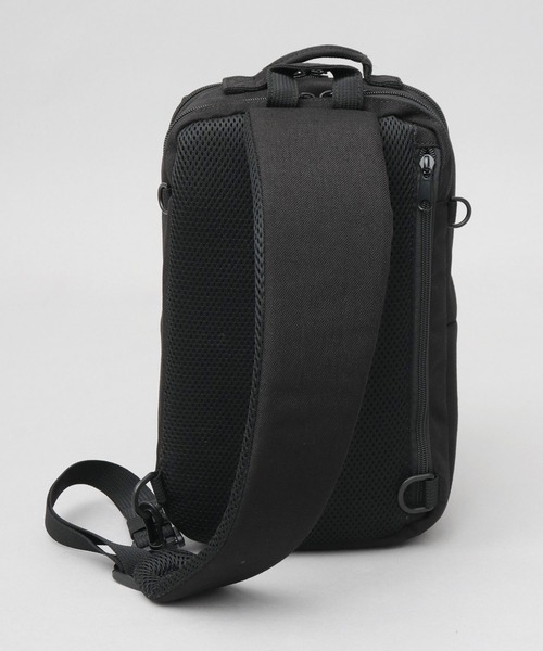 fulcro(フルクロ)の「fulcro フルクロ 撥水 9ポケット クロスボディバッグ スリング A5サイズ・9.5インチタブレット収納対応 ESSENSEシリーズ(ボディバッグ/ウエストポーチ・メンズ・ブラック・FREE)」の5枚目の写真