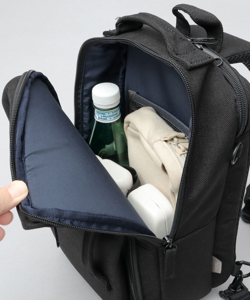 fulcro(フルクロ)の「fulcro フルクロ 撥水 9ポケット クロスボディバッグ スリング A5サイズ・9.5インチタブレット収納対応 ESSENSEシリーズ(ボディバッグ/ウエストポーチ・メンズ・ブラック・FREE)」の12枚目の写真