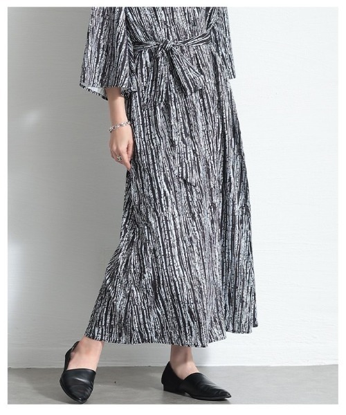 Sawa a la mode（サワアラモード）の「ベルト付き総柄プリントフレアスリーブワンピース（ワンピース・レディース・ブラック/グリーン・FREE）」の9枚目の写真