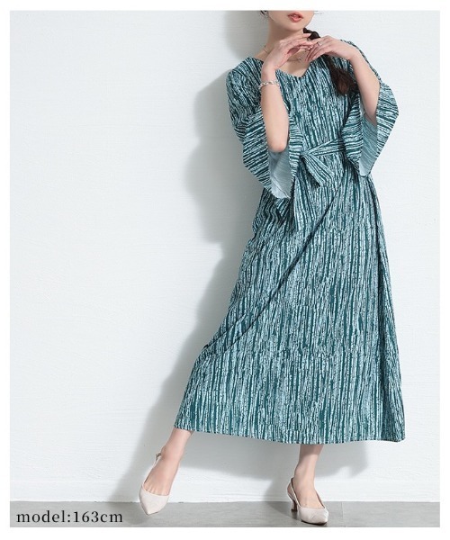 Sawa a la mode（サワアラモード）の「ベルト付き総柄プリントフレアスリーブワンピース（ワンピース・レディース・ブラック/グリーン・FREE）」の11枚目の写真