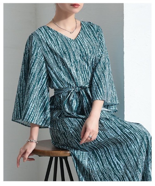 Sawa a la mode（サワアラモード）の「ベルト付き総柄プリントフレアスリーブワンピース（ワンピース・レディース・ブラック/グリーン・FREE）」の12枚目の写真
