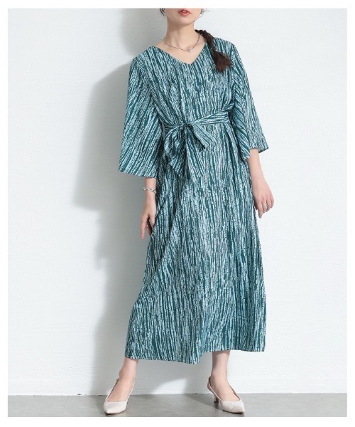 Sawa a la mode（サワアラモード）の「ベルト付き総柄プリントフレアスリーブワンピース（ワンピース・レディース・ブラック/グリーン・FREE）」の14枚目の写真