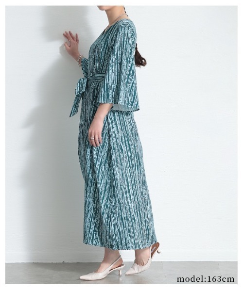Sawa a la mode（サワアラモード）の「ベルト付き総柄プリントフレアスリーブワンピース（ワンピース・レディース・ブラック/グリーン・FREE）」の17枚目の写真