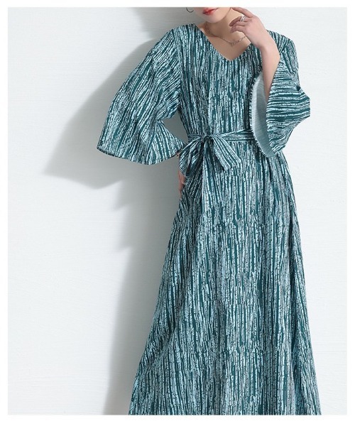 Sawa a la mode（サワアラモード）の「ベルト付き総柄プリントフレアスリーブワンピース（ワンピース・レディース・ブラック/グリーン・FREE）」の18枚目の写真