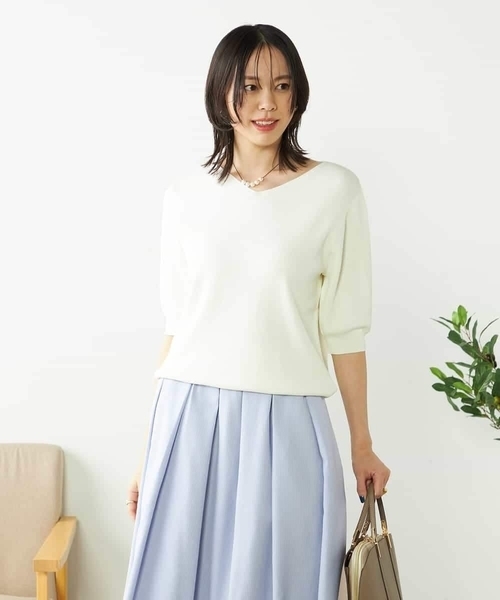 a.v.v(アーヴェヴェ)の「【接触冷感/UVカット/洗える】Vネックハーフスリーブ美ラクるサマーニット(ニット/セーター・レディース・ブラック/ホワイト/グレー系その他/ダークインディゴブルー/ピンク/ブルー・38/40/36/34/42)」の11枚目の写真