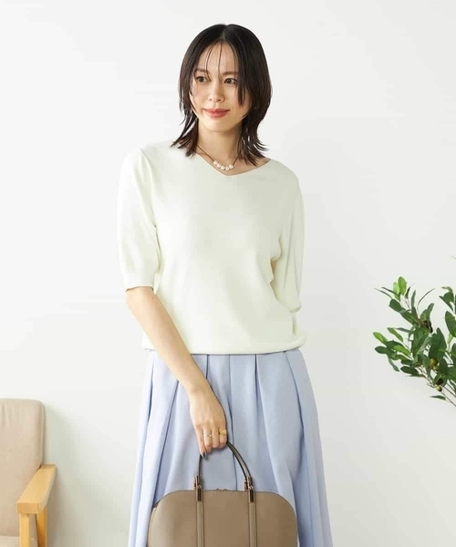 a.v.v(アーヴェヴェ)の「【接触冷感/UVカット/洗える】Vネックハーフスリーブ美ラクるサマーニット(ニット/セーター・レディース・ブラック/ホワイト/グレー系その他/ダークインディゴブルー/ピンク/ブルー・38/40/36/34/42)」の12枚目の写真