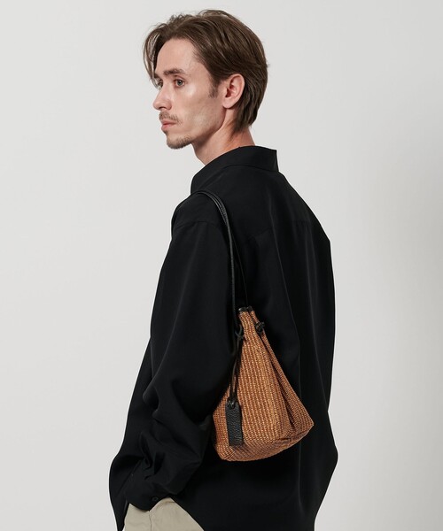 BEAUTY&YOUTH UNITED ARROWS(ビューティーアンドユースユナイテッドアローズ)の「<LA UNIQA> サマー パース バッグ(ハンドバッグ・メンズ・ブラック/ナチュラル・FREE)」の2枚目の写真