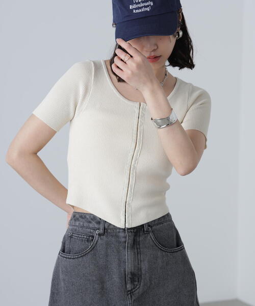 FREE'S MART（フリーズマート）の「◆フロントホックリブニット（ニット/セーター・レディース・グレー/ブラック/ホワイト・FREE）」の2枚目の写真