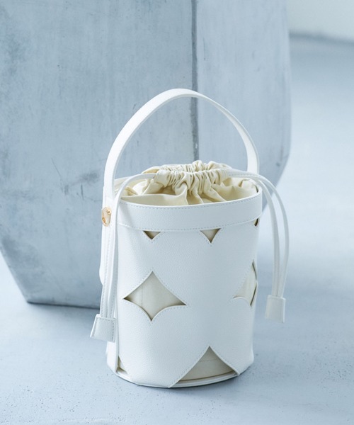 VIS（ビス）の「カットワーク2WAYバッグ（ハンドバッグ・レディース・ブラック/ホワイト系その他3/ブラウン系その他3・FREE）」の2枚目の写真