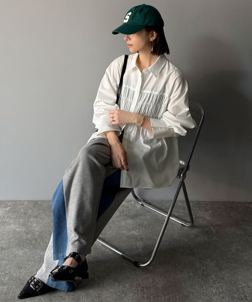 classicalelf(クラシカルエルフ)の「立体感を纏う。シャーリングビスチェ風ロングカフスビッグシャツ(長袖)(シャツ/ブラウス・レディース・ブラウン系1/ブラック系1/オフホワイト/ブラック系2/ベージュ系1・X-LARGE/SMALL/MEDIUM/LARGE)」の8枚目の写真