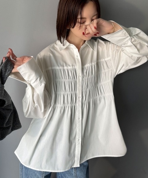 classicalelf(クラシカルエルフ)の「立体感を纏う。シャーリングビスチェ風ロングカフスビッグシャツ(長袖)(シャツ/ブラウス・レディース・ブラウン系1/ブラック系1/オフホワイト/ブラック系2/ベージュ系1・X-LARGE/SMALL/MEDIUM/LARGE)」の13枚目の写真