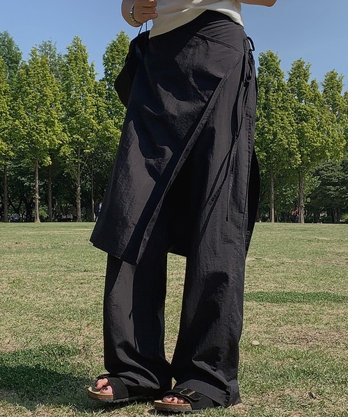 on:nue（オンニュ）の「【on:nue】[着用動画あり！/2色展開] ナイロンレイヤードラップパンツ（その他パンツ・レディース・ホワイト/ブラック・FREE）」の2枚目の写真