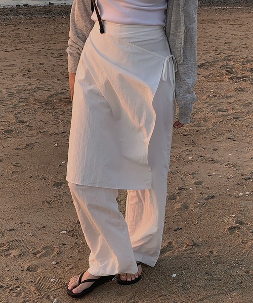 on:nue（オンニュ）の「【on:nue】[着用動画あり！/2色展開] ナイロンレイヤードラップパンツ（その他パンツ・レディース・ホワイト/ブラック・FREE）」の5枚目の写真