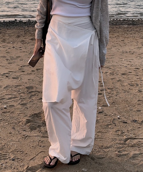 on:nue（オンニュ）の「【on:nue】[着用動画あり！/2色展開] ナイロンレイヤードラップパンツ（その他パンツ・レディース・ホワイト/ブラック・FREE）」の8枚目の写真