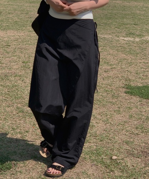 on:nue（オンニュ）の「【on:nue】[着用動画あり！/2色展開] ナイロンレイヤードラップパンツ（その他パンツ・レディース・ホワイト/ブラック・FREE）」の18枚目の写真