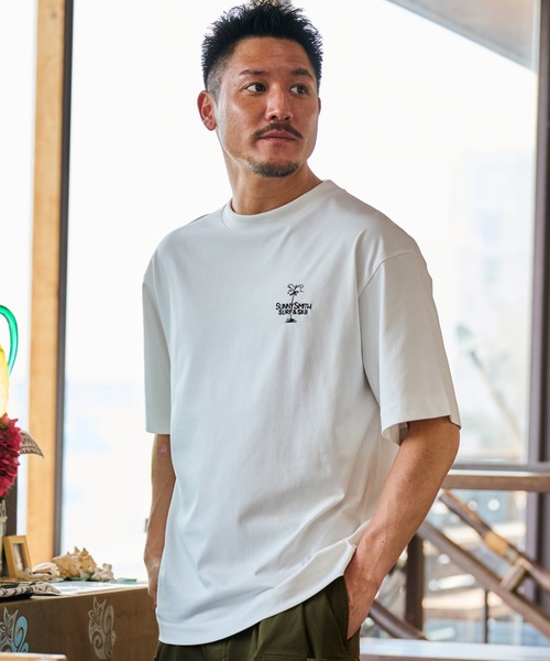 Sunny Smith(サニースミス)の「【SUNNY SMITH】ヤシの木イラストロゴ両面刺繍Tシャツ(Tシャツ/カットソー・メンズ・アッシュグレー/スミクロ/ホワイト・MEDIUM/LARGE)」の7枚目の写真