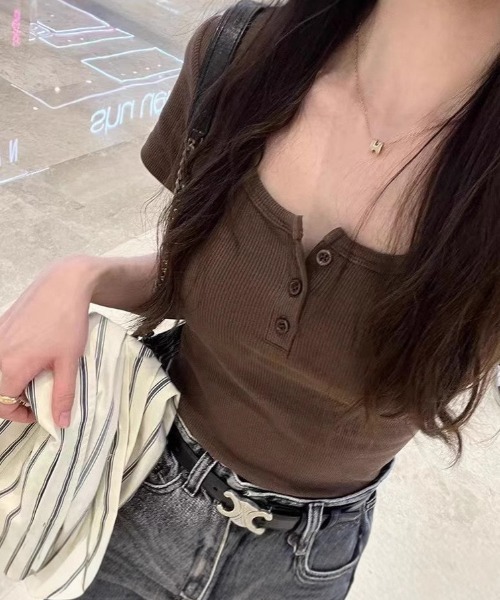 LADY LIKE(レディライク)の「ヘンリーネックコンパクト半袖Tシャツ(Tシャツ/カットソー・レディース・ブラック/グレー/モカ/ホワイト・M)」の1枚目の写真