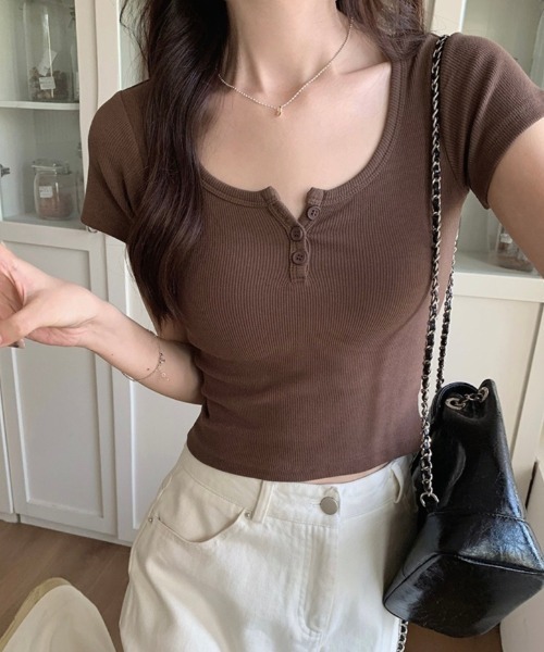 LADY LIKE(レディライク)の「ヘンリーネックコンパクト半袖Tシャツ(Tシャツ/カットソー・レディース・ブラック/グレー/モカ/ホワイト・M)」の22枚目の写真
