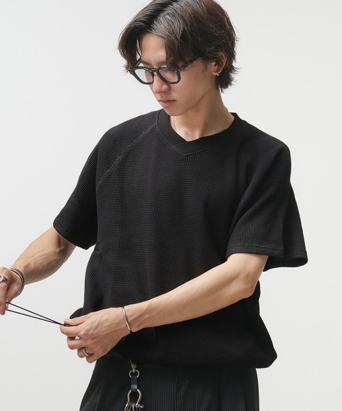 Adoon plain(アドーンプレーン)の「Thermal Shallow V-Neck T-Shirt / サーマル浅VネックドローコードTシャツ(Tシャツ/カットソー・メンズ・ブラック/ネイビー/杢グレー/チャコールグレー・LARGE/MEDIUM)」の2枚目の写真