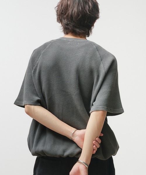 Adoon plain(アドーンプレーン)の「Thermal Shallow V-Neck T-Shirt / サーマル浅VネックドローコードTシャツ(Tシャツ/カットソー・メンズ・ブラック/ネイビー/杢グレー/チャコールグレー・LARGE/MEDIUM)」の8枚目の写真