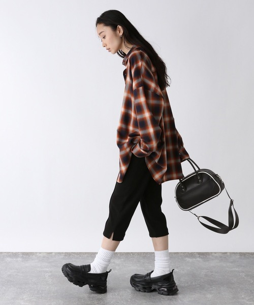 JEANASIS（ジーナシス）の「ミニロゴボウリングBAG/579610（ショルダーバッグ・レディース・ブラック/ホワイト/グリーン・FREE）」の5枚目の写真