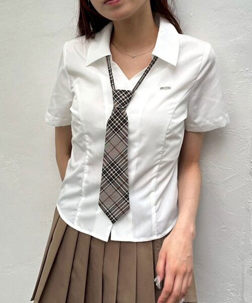 OLIVE des OLIVE(オリーブデオリーブ)の「ネクタイ付半袖シャツ(シャツ/ブラウス・レディース・ホワイト/サックスブルー/オフホワイト・FREE)」の2枚目の写真