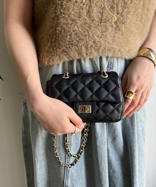 DouDou（ドゥドゥ）の「キルティングレザーショルダー（ショルダーバッグ・レディース・グレイッシュベージュ/ブラック/ダークブラウン/シルバー・FREE）」の2枚目の写真