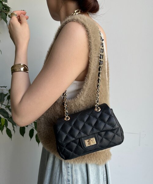 DouDou（ドゥドゥ）の「キルティングレザーショルダー（ショルダーバッグ・レディース・グレイッシュベージュ/ブラック/ダークブラウン/シルバー・FREE）」の6枚目の写真