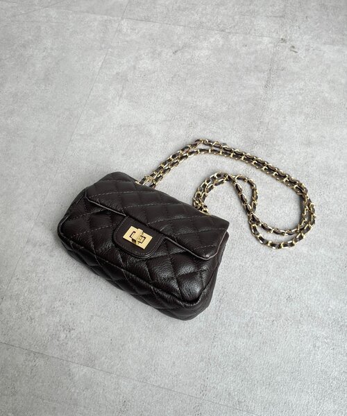 DouDou（ドゥドゥ）の「キルティングレザーショルダー（ショルダーバッグ・レディース・グレイッシュベージュ/ブラック/ダークブラウン/シルバー・FREE）」の13枚目の写真