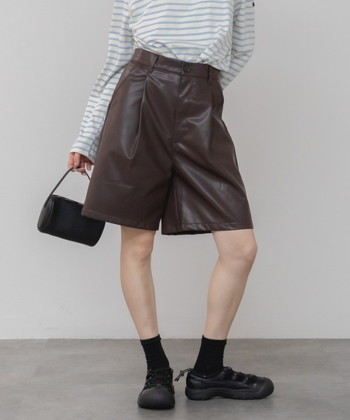 HEILIS(ヘイリス)の「フェイクレザーハーフパンツ / 秋服 シティガール ガーリー ブラック ブラウン 韓国(その他パンツ・レディース・ブラック/ブラウン・FREE)」の11枚目の写真