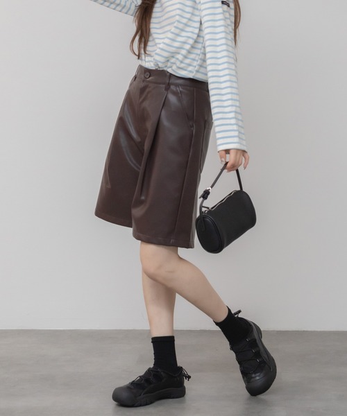 HEILIS(ヘイリス)の「フェイクレザーハーフパンツ / 秋服 シティガール ガーリー ブラック ブラウン 韓国(その他パンツ・レディース・ブラック/ブラウン・FREE)」の12枚目の写真