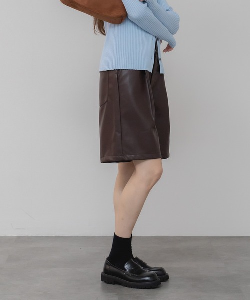 HEILIS(ヘイリス)の「フェイクレザーハーフパンツ / 秋服 シティガール ガーリー ブラック ブラウン 韓国(その他パンツ・レディース・ブラック/ブラウン・FREE)」の21枚目の写真