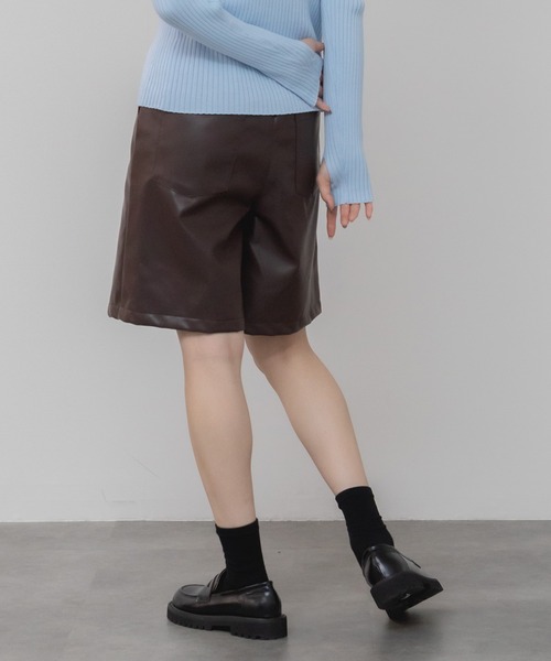 HEILIS(ヘイリス)の「フェイクレザーハーフパンツ / 秋服 シティガール ガーリー ブラック ブラウン 韓国(その他パンツ・レディース・ブラック/ブラウン・FREE)」の22枚目の写真