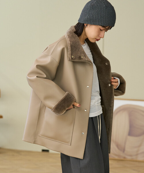FREAK'S STORE(フリークスストア)の「ファーボア スタンドコート/レザレット 裏ボア 配色 コート/リバーシブルファーコート(その他アウター・レディース・ブラウン/ライトグレー/オフホワイト・フリ-)」の9枚目の写真