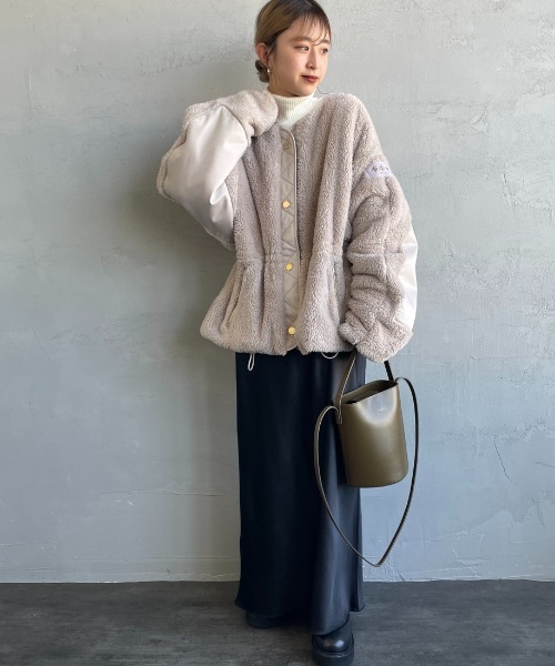 TATRAS（タトラス）の「[TATRAS/タトラス] ANNABELLA ボアフリース ノーカラーブルゾン（ブルゾン・レディース・ライトグレー/ブラック・2/1）」の4枚目の写真