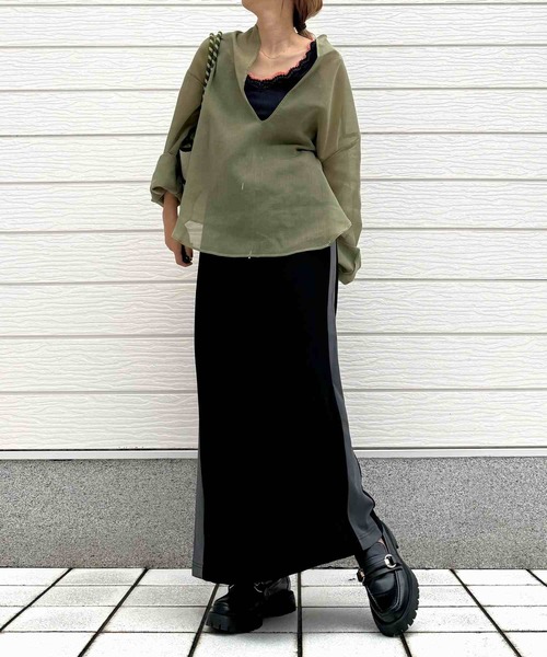 Q（キュー）の「Deepキーネックブラウス（シャツ/ブラウス・レディース・カーキ/ブラウン・MEDIUM）」の18枚目の写真