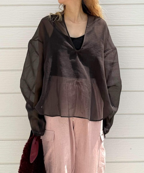 Q（キュー）の「Deepキーネックブラウス（シャツ/ブラウス・レディース・カーキ/ブラウン・MEDIUM）」の6枚目の写真