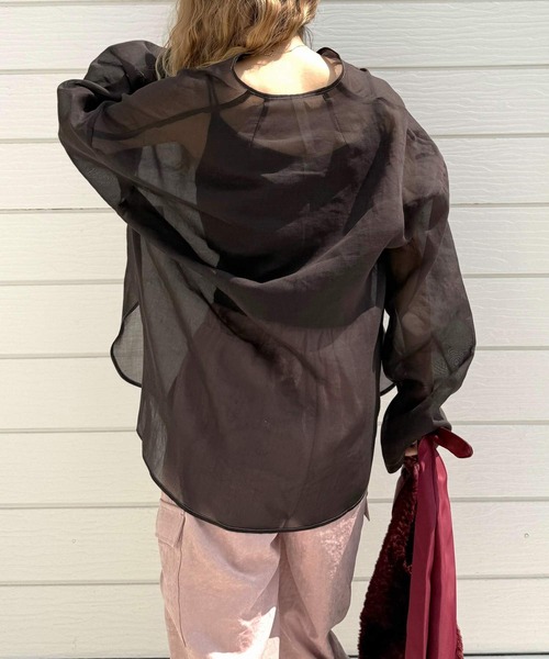 Q（キュー）の「Deepキーネックブラウス（シャツ/ブラウス・レディース・カーキ/ブラウン・MEDIUM）」の9枚目の写真