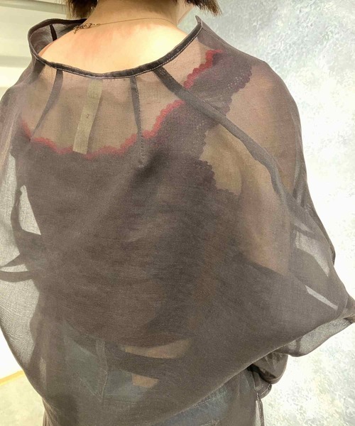 Q（キュー）の「Deepキーネックブラウス（シャツ/ブラウス・レディース・カーキ/ブラウン・MEDIUM）」の22枚目の写真